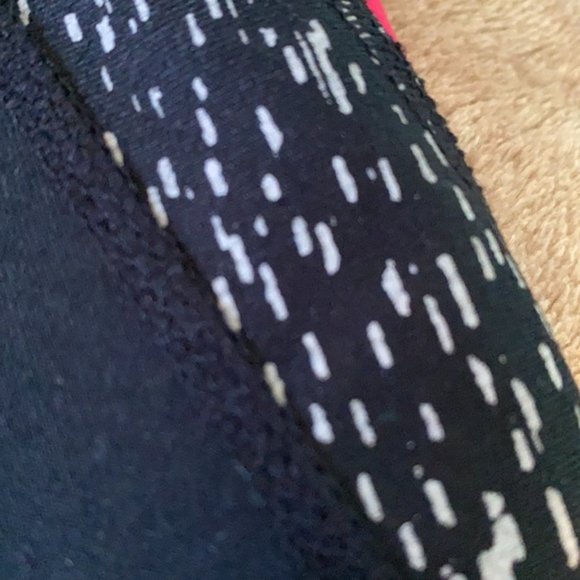 Fabletics Black Knee Length Back Zip Pocket Pattern Detail Active Leggings Small - Picture 9 of 9